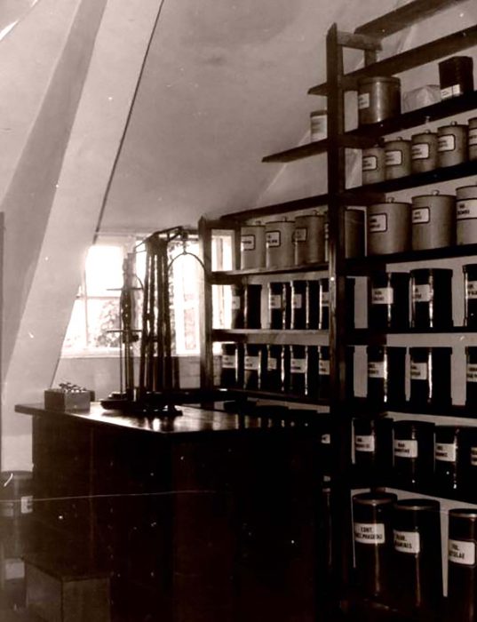 Ausgangsstoffe für die Arzneiherstellung um 1950